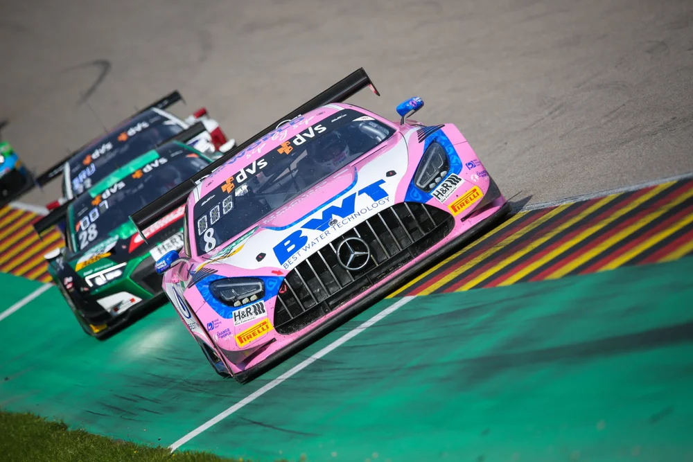 Überraschungssieger im Sachsenring-Thriller des ADAC GT Masters