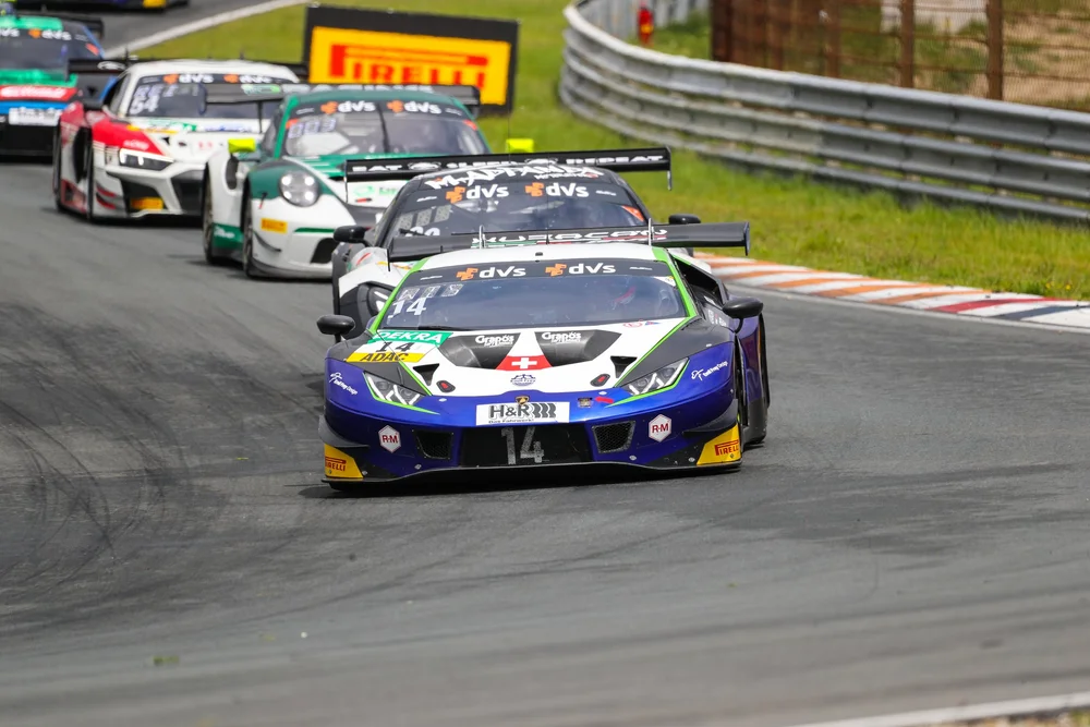 Gut gepokert – Emil Frey-Lamborghini siegt bei wechselhaften Bedingungen in Zandvoort