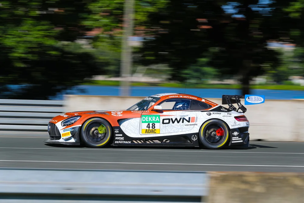 Owega und Seppänen belohnen sich nach Pole-Position mit erstem Sieg im ADAC GT Masters