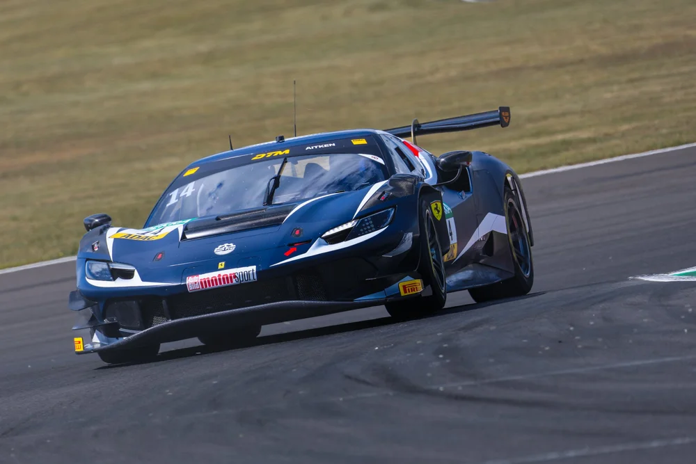 Furioses Rennfinale: Eiskalter Aitken gewinnt DTM-Krimi