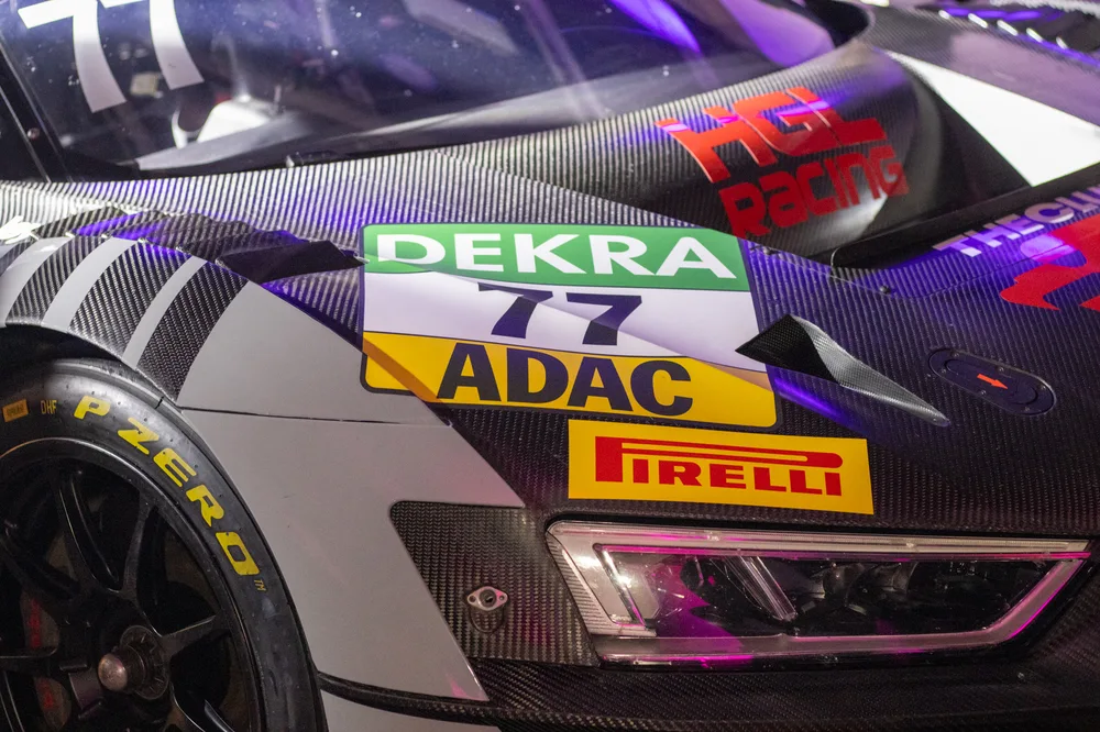 Mit der Startnummer 77 werden Robin Rogalski und sein künftiger Teamkollege im ADAC GT Masters starten