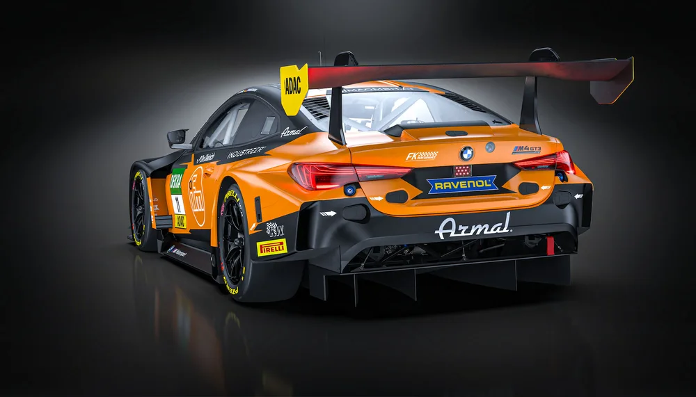 Das Duo startet im BMW M4 GT3 Evo im bekannten orangen Design (Foto: Berzerkdesign)