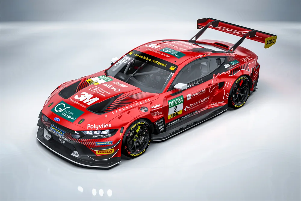 Niklas Kalus und Kiano Blum werden sich den Mustang mit Startnummer #2 im auffälligen roten Design teilen (Foto: Haupt Racing Team)