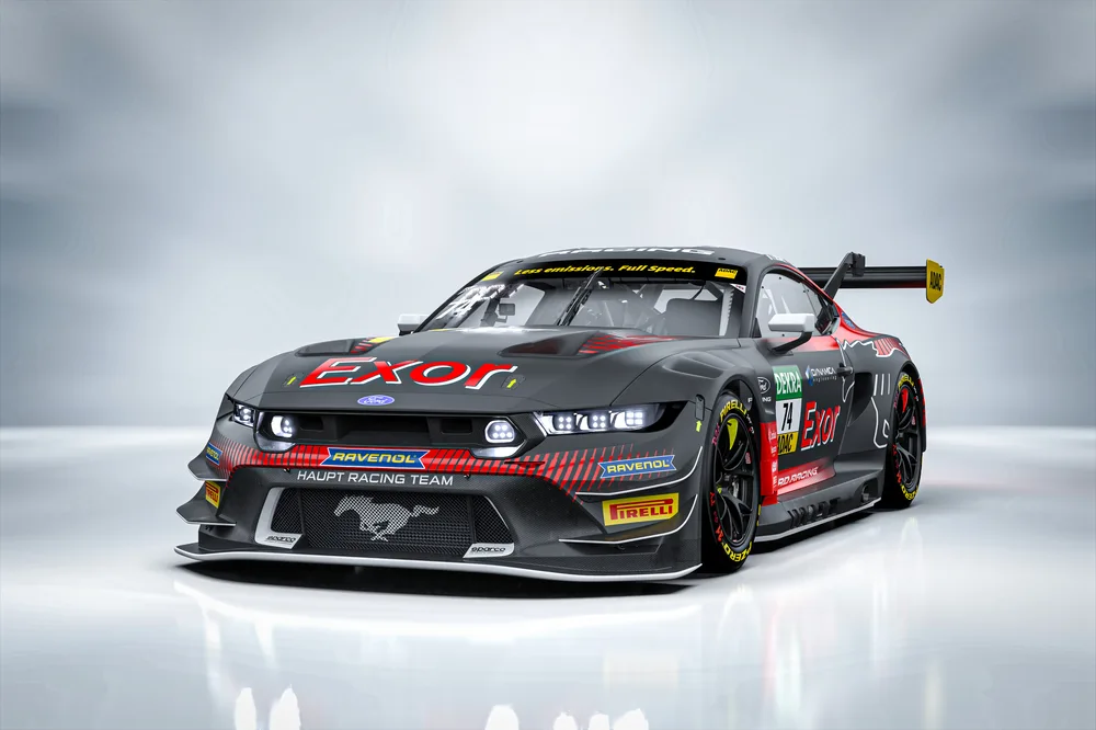 Bei der #74 von Max Cuccarese und Alain Valente setzt HRT auf ein schwarzes Grunddesign mit roten Aktzenten (Foto: Haupt Racing Team)