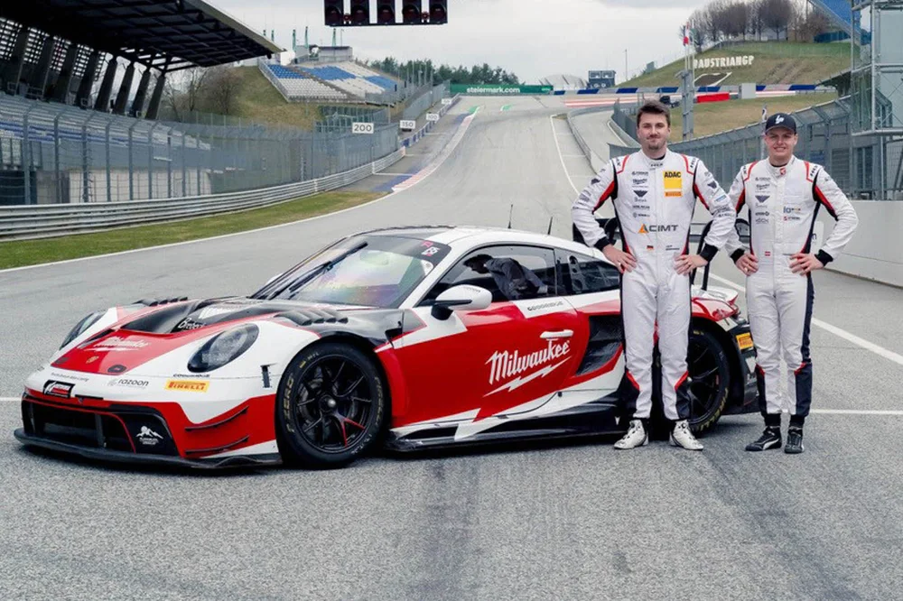 Colin Bönighausen und Leo Pichler teilen sich einen Porsche (Foto: razoon - more than racing)