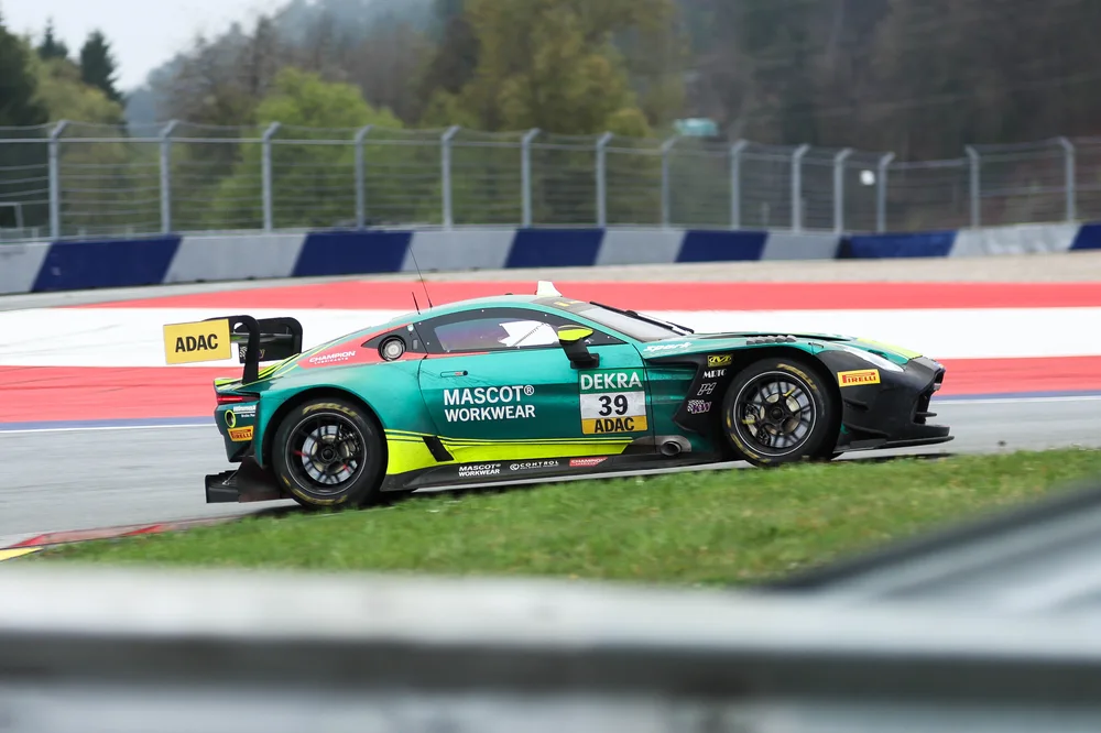 Neueinsteiger Comtoyou Racing mit dem Aston Martin Vantage GT3 Evo