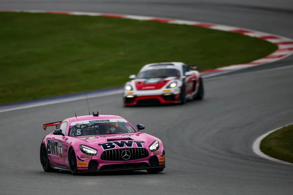 Markantes Pink beim Mercedes-AMG von BWT Mücke Motorsport
