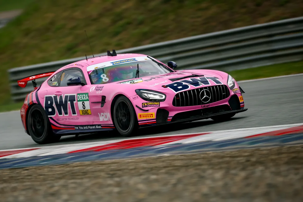 Der Mercedes-AMG GT4 von BWT Mücke Motorsport wieder in pink
