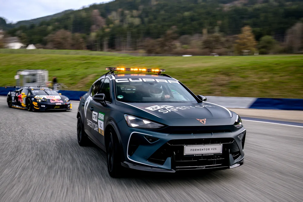 Der neue CUPRA Formentor VZ5 überzeugt mit einem 450 PS starken Motor