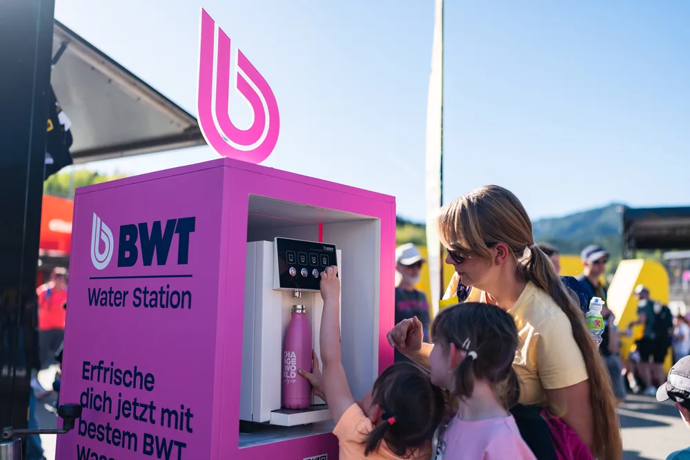 Bestes Trinkwasser gibt es bei der DTM aus rund 60 BWT-Wasserspendern