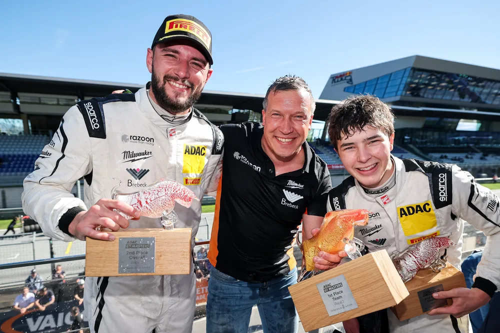 Pavel Lefterov und Mark Kastelic mit ihrem Teamchef Dominik Olbert