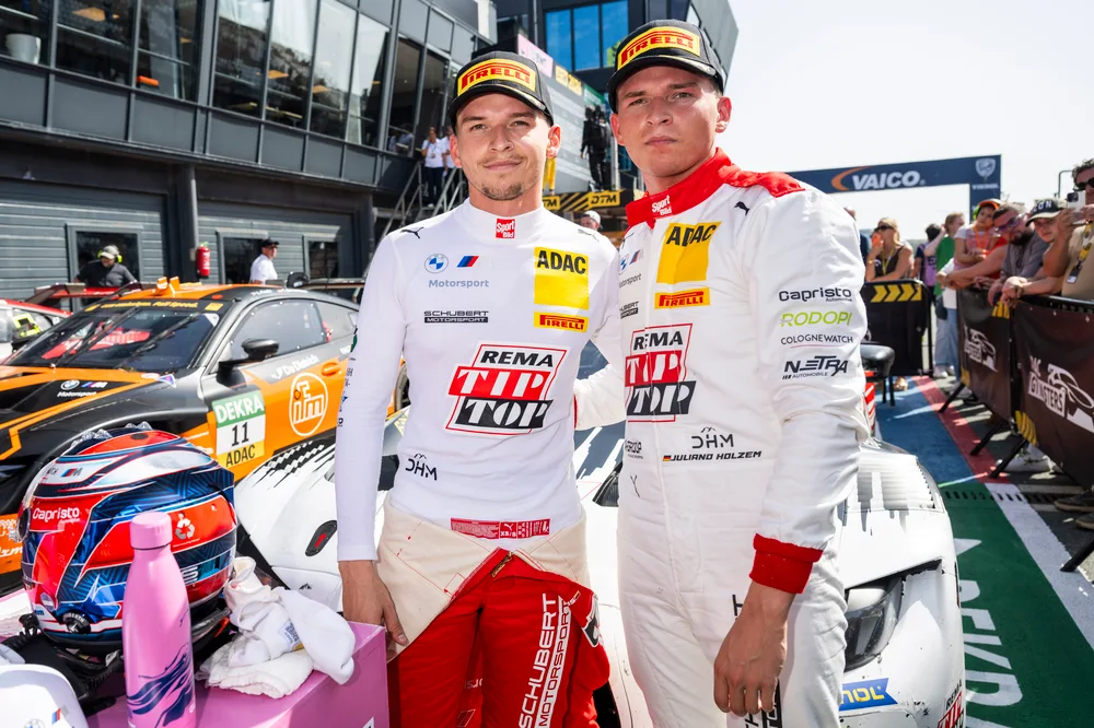Die Zweitplatzierten Sandro und Juliano Holzem von Schubert Motorsport haben das Rennen lange angeführt