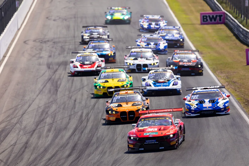 Am Start verteidigte Kiano Blum im Ford Mustang GT3 des Haupt Racing Teams seine Pole-Position