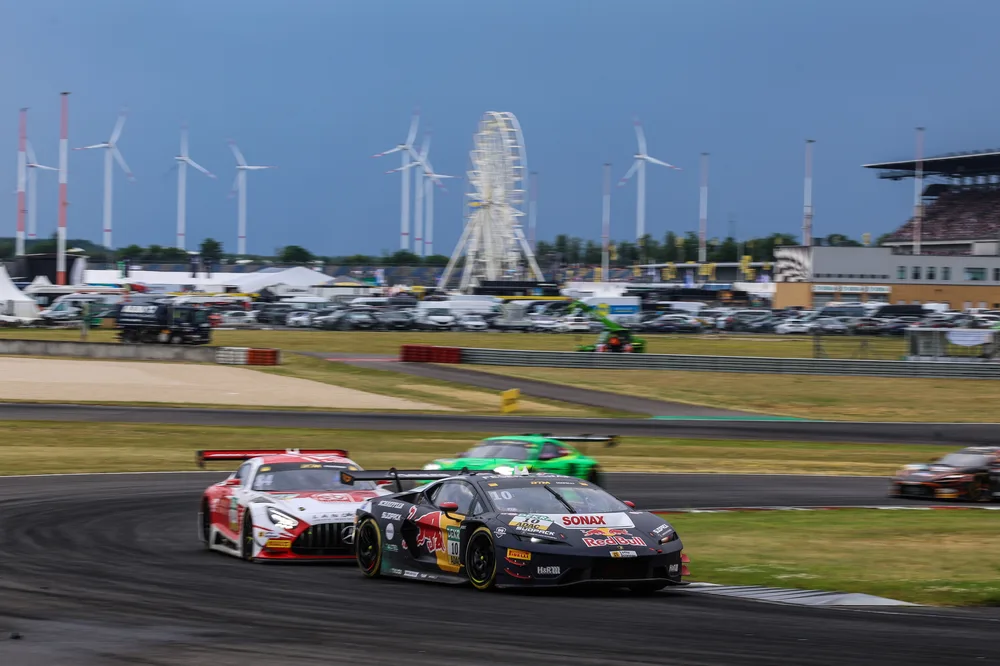Marco Mapelli sorgte für das erste DTM-Podium des neuen Lamborghini Temerario GT3
