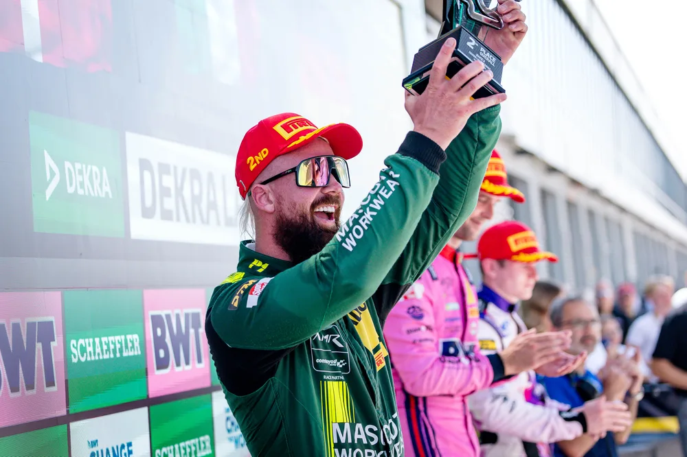 Erstmals stand Nicki Thiim für Aston Martin auf dem DTM-Podium