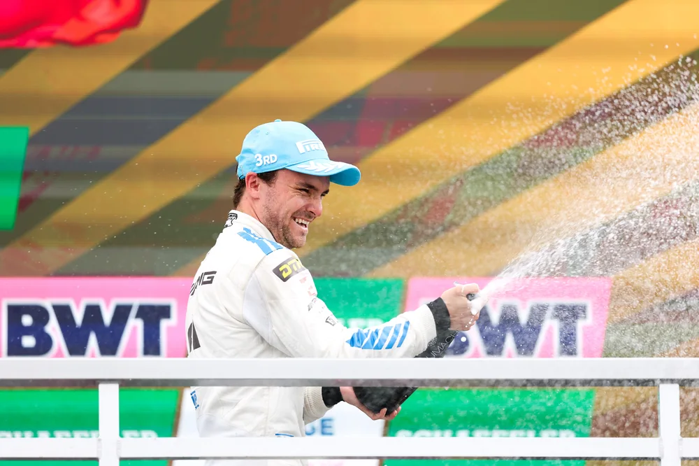 Lucas Auer schaffte es in der laufenden Saison bereits zum vierten Mal aufs Podium