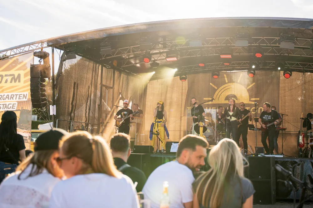 The Yellow Tones rockten Freitag und Samstag die DTM Biergarten Stage
