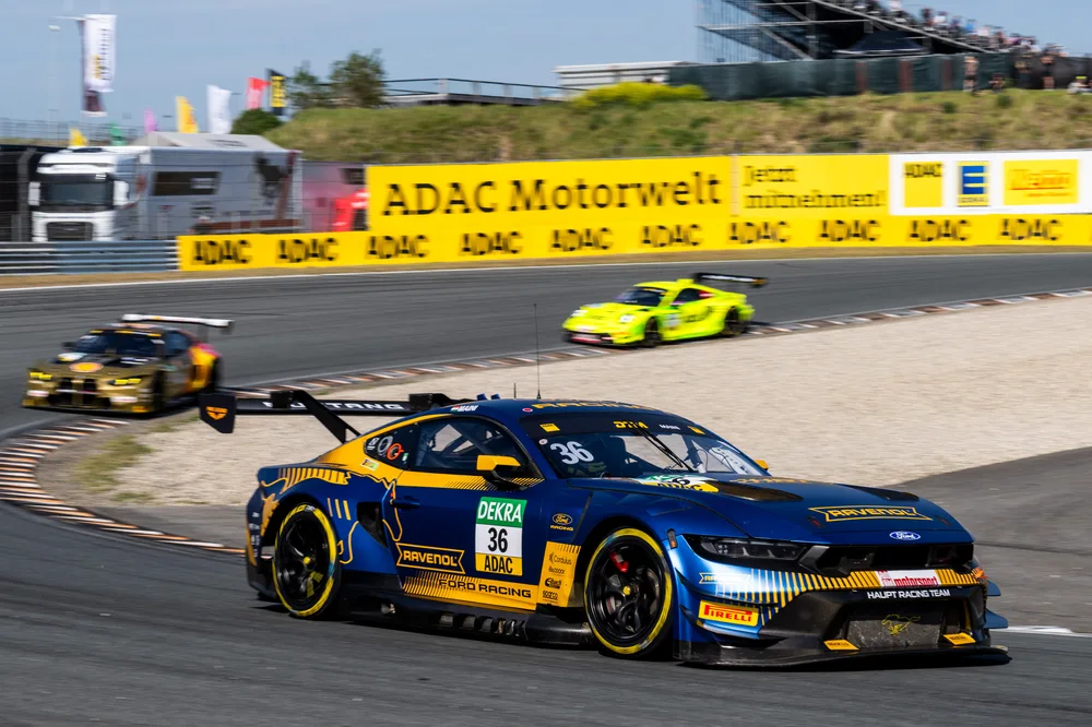 In der DTM pilotiert Arjun Maini einen Ford Mustang GT3