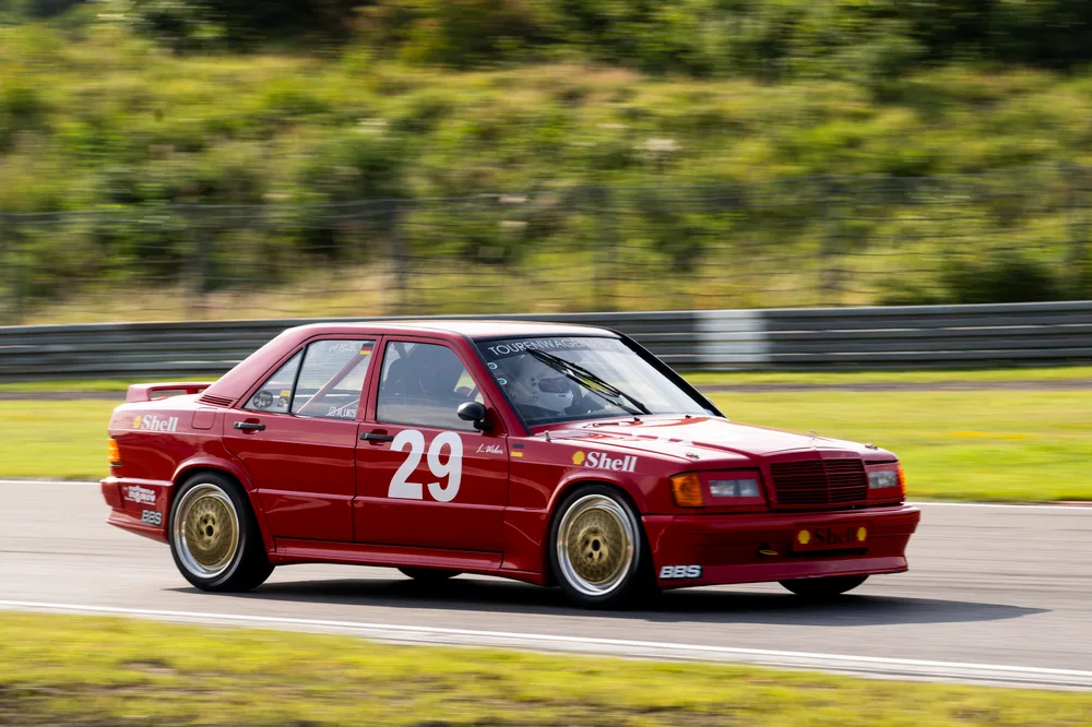 Bis heute im original-Design unterwegs: Mercedes 190 E 2.3-16V „Baby-Benz“ von 1986
