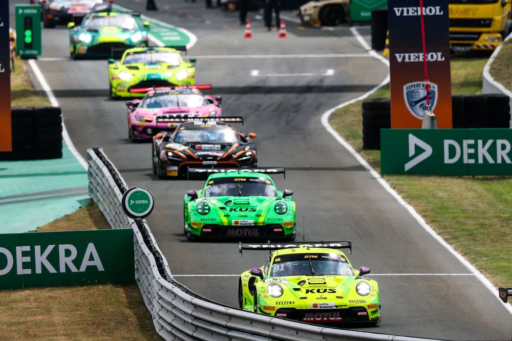 Porsche-Doppelspitze: Preining und Feller dominieren Freies Training in Oschersleben