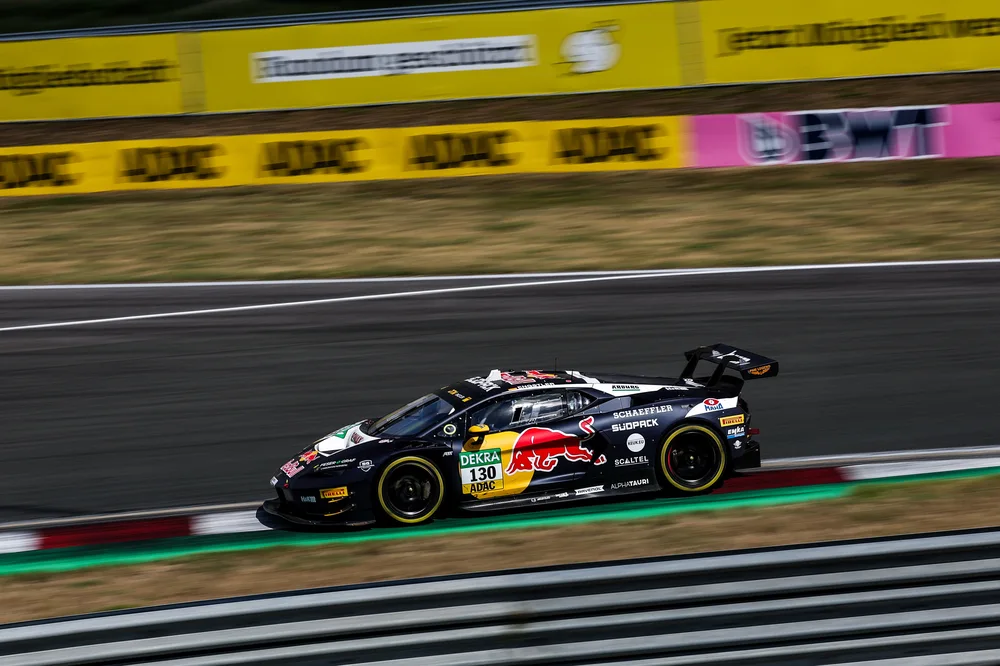 Luca Engstler steuerte seinen Lamborghini Temerario GT3 im Freien Training auf Rang drei