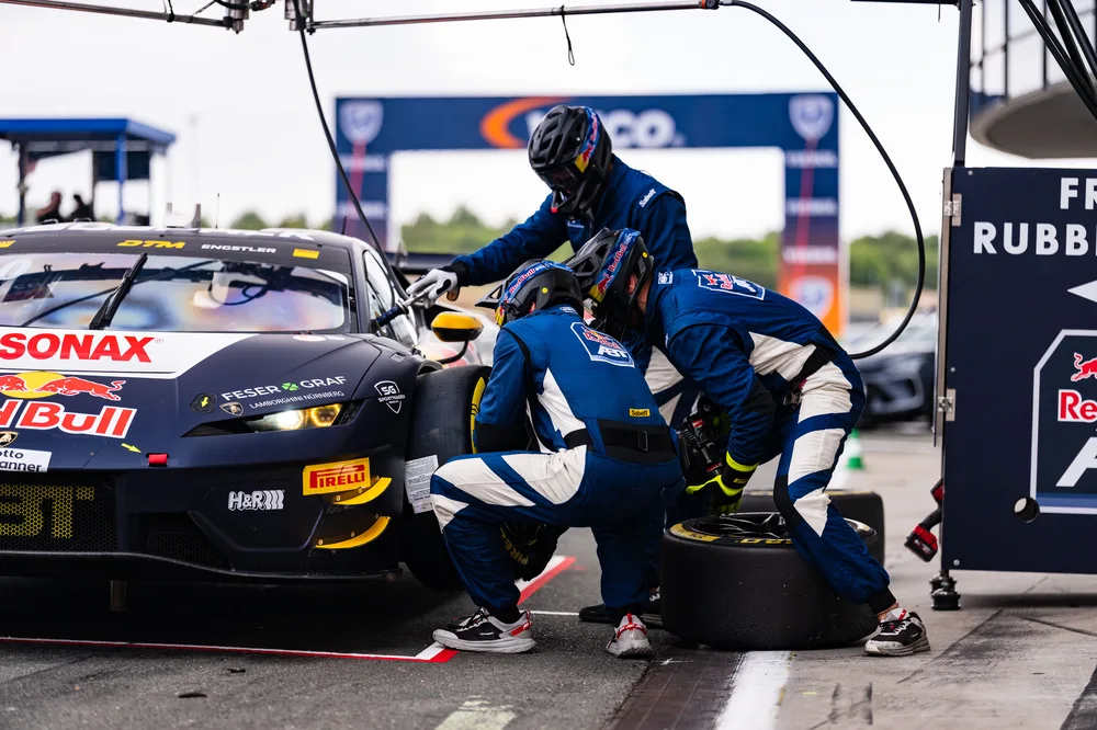 Reifenwechsel-Training beim Red Bull Team Abt am Lamborghini von Luca Engstler