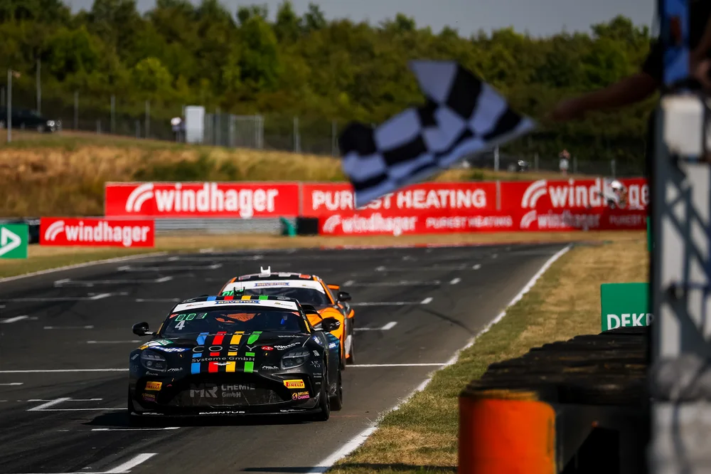 Siegerauto: Der Aston Martin von COSY Racing by ESM