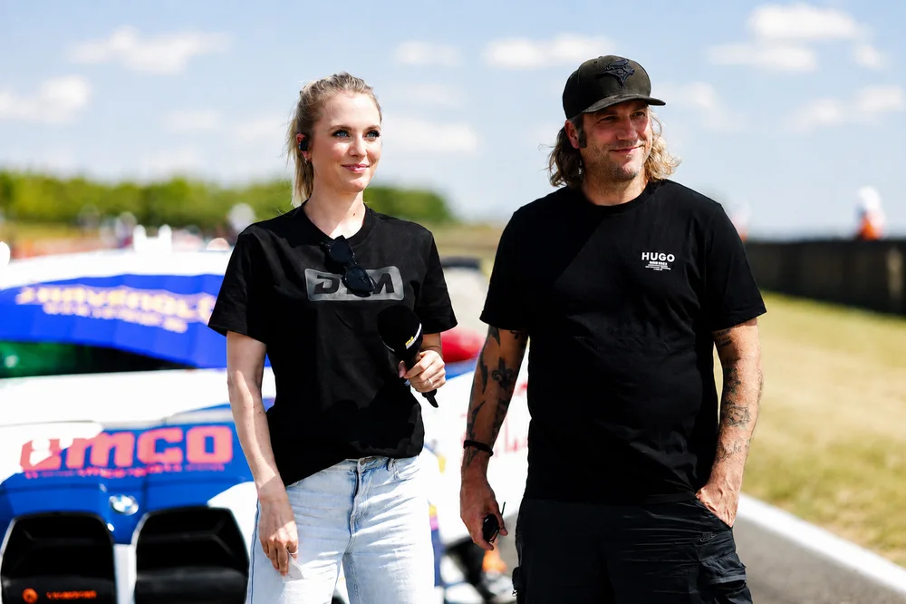Moderatorin Ruth Hoffmann mit Ex-Nationalspieler Thorsten Frings (l-r)