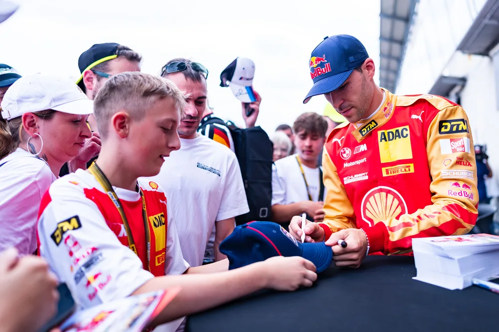 Kelvin van der Linde freute sich über die vielen Fans bei Schubert Motorsport