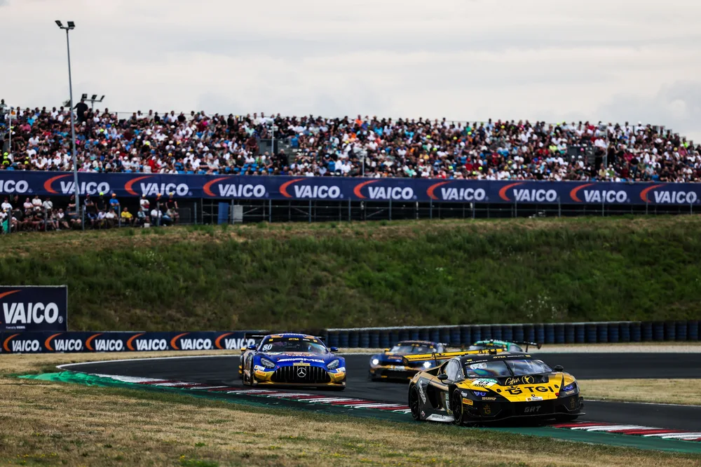 Weltpremiere in der DTM: Bortolotti holt ersten Sieg für neuen Lamborghini Temerario