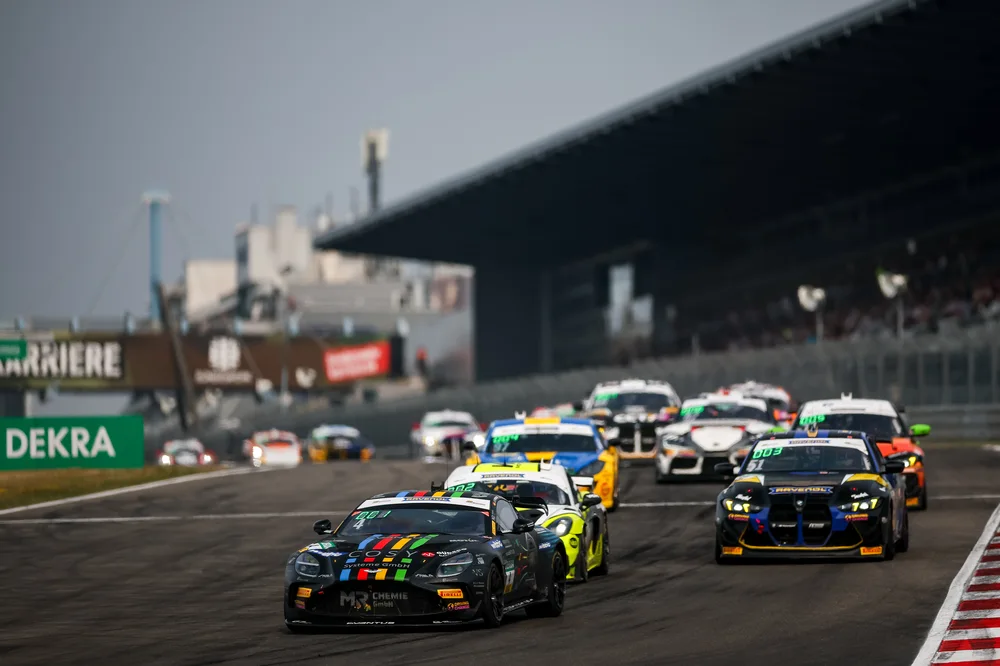 Siegerauto: Der Aston Martin von COSY Racing by ESM