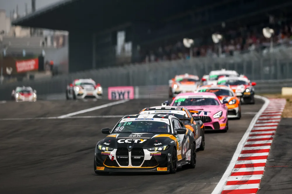 Der BMW von FK Performance Motorsport komplettierte die Top Drei