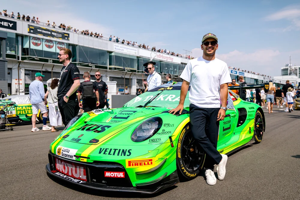DTM-Champion Ayhancan Güven verfolgt das Nürburgring-Wochenende live vor Ort