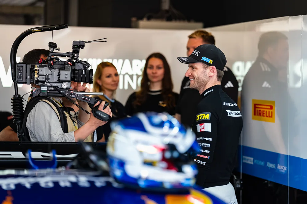 Die Doku-Serie wird zudem bei ServusTV ON, Red Bull TV sowie dem offiziellen YouTube-Kanal der DTM zu sehen sein