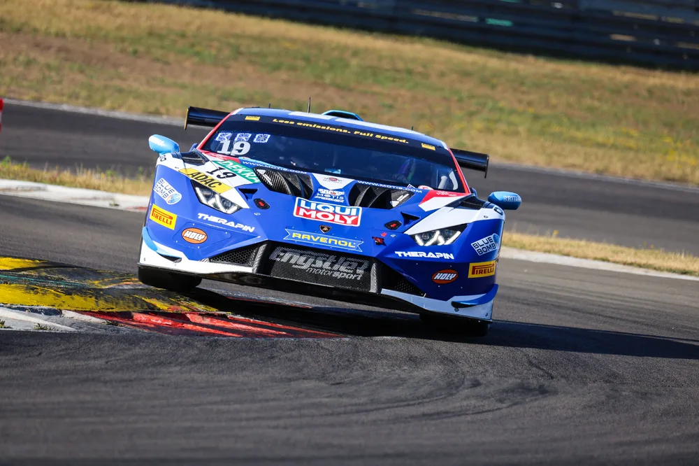 Tim Hütter greift beim Heimspiel im Lamborghini an