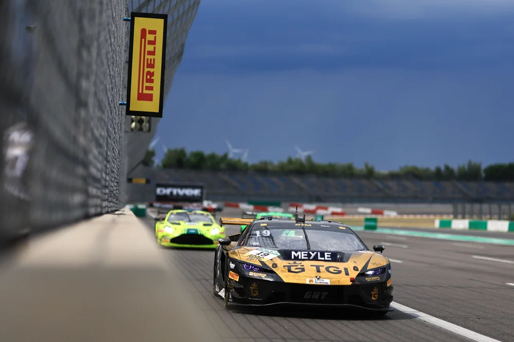 Der Dresdner Maximilian Paul startet in einem Lamborghini Temerario GT3