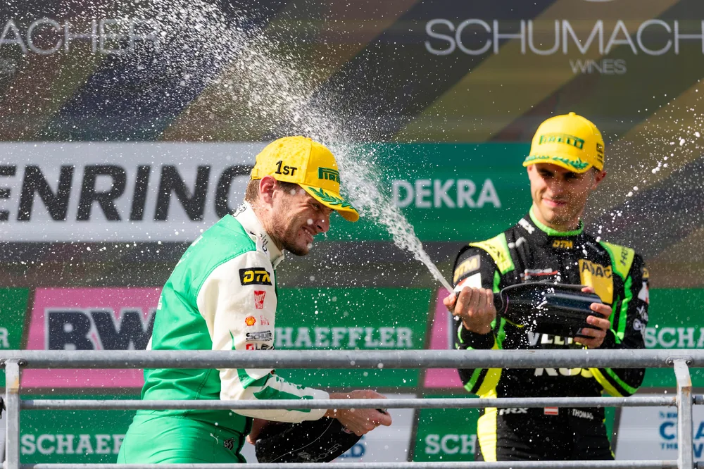 Großer Jubel bei Marco Wittmann über seinen 21. DTM-Sieg