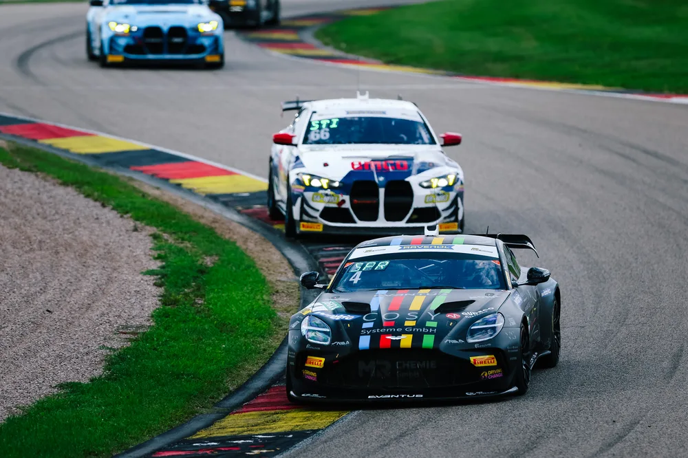 Platz zwei beim Heimspiel für den Aston Martin von COSY Racing by ESM
