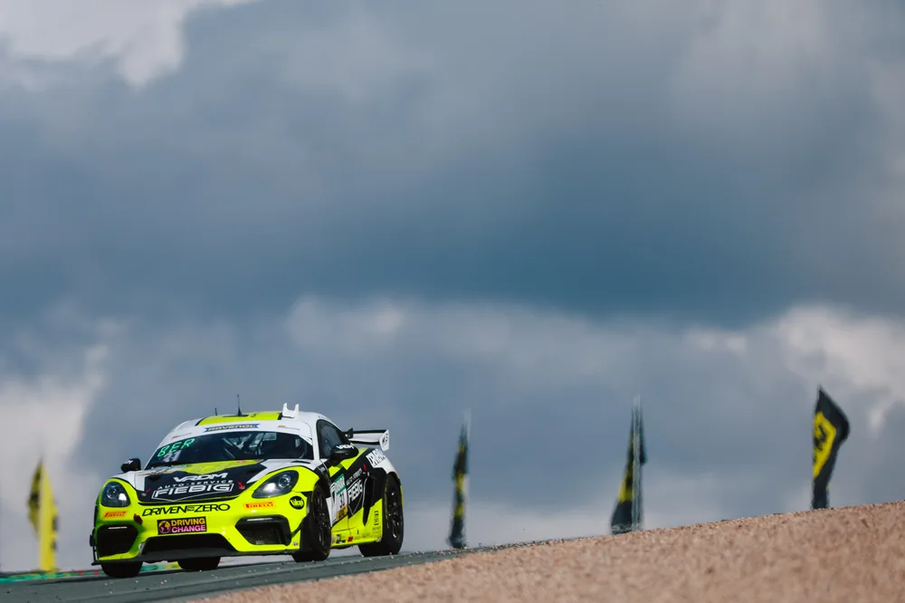 Porsche der Tabellenführer Denny Berndt und Lachlan Robinson