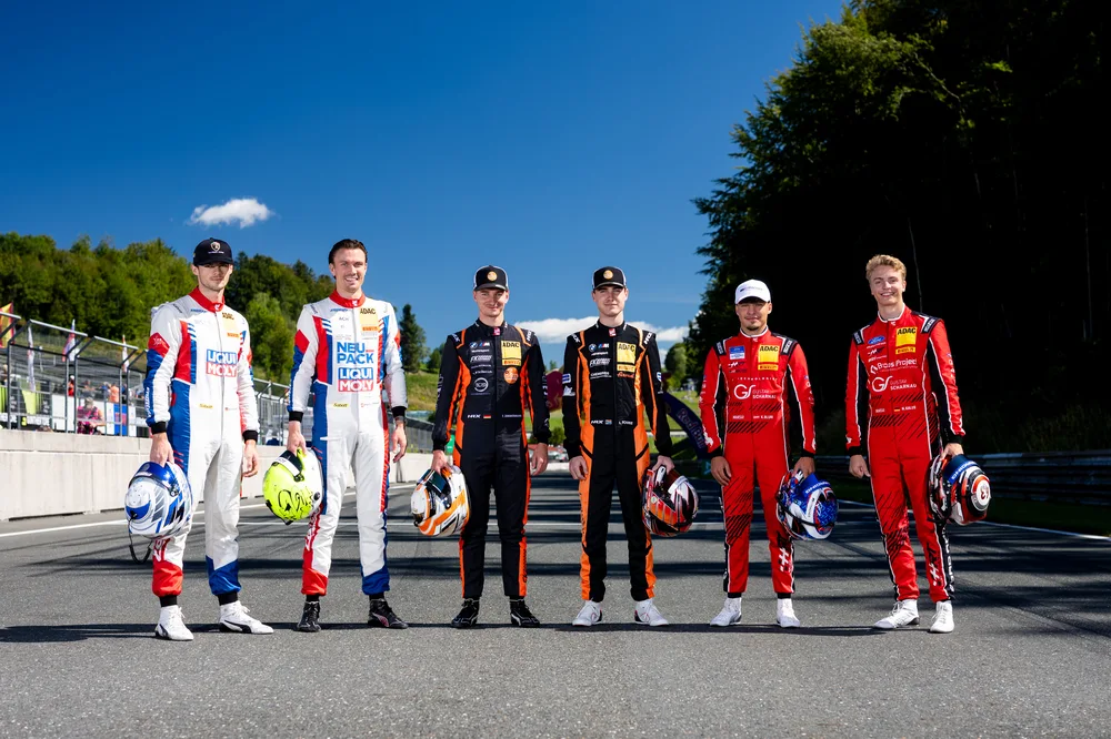 Die Titelanwärter im ADAC GT Masters: Finn Zulauf, Felix Hirsiger, Tim Zimmermann, Leyton Fourie, Kiano Blum und Niklas Kalus (v.l).