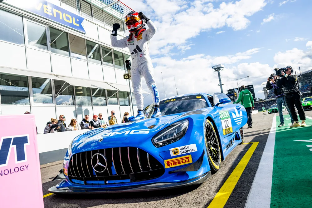 Großer Jubel bei Lucas Auer über seinen zwölften Sieg in der DTM