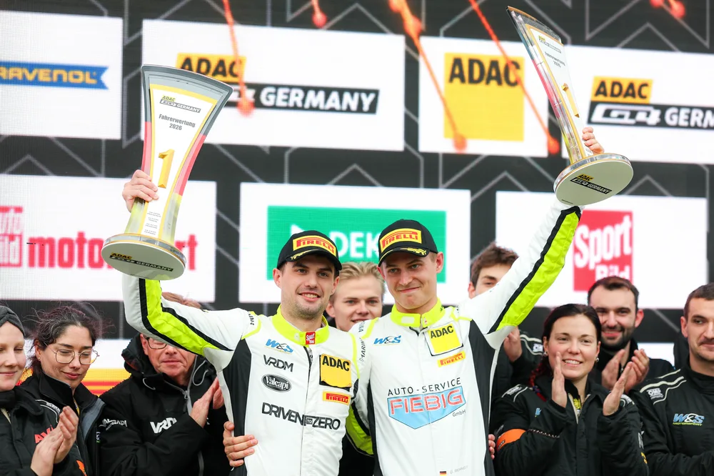 Denny Berndt und Lachlan Robinson sind die Champions 2026 der ADAC GT4 Germany