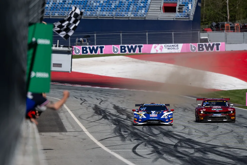 Sieg in der letzten Kurve: Auf dem Red Bull Ring begann die Traumsaison für Hirsiger und Zulauf mit einem hauchdünnen Sieg