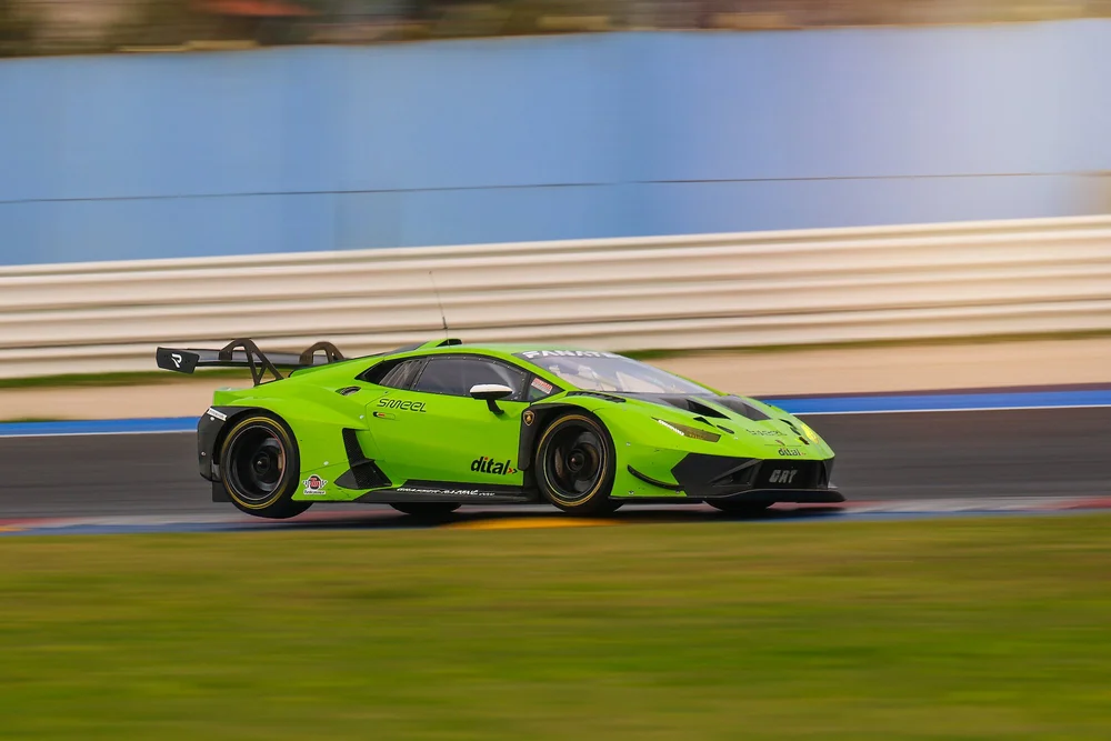 Jannik Julius-Bernhart begeistert bei Test mit Grasser Racing Team – ADAC GT Masters Ziel für 2024
