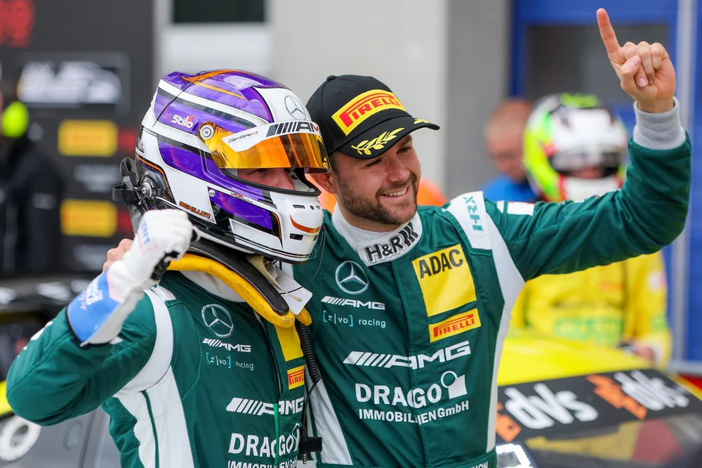 Starker Start, souveränes Finish: Fahrer-Duo Schiller/Gounon gewinnt Sonntagsrennen im Mercedes-AMG GT3 Evo