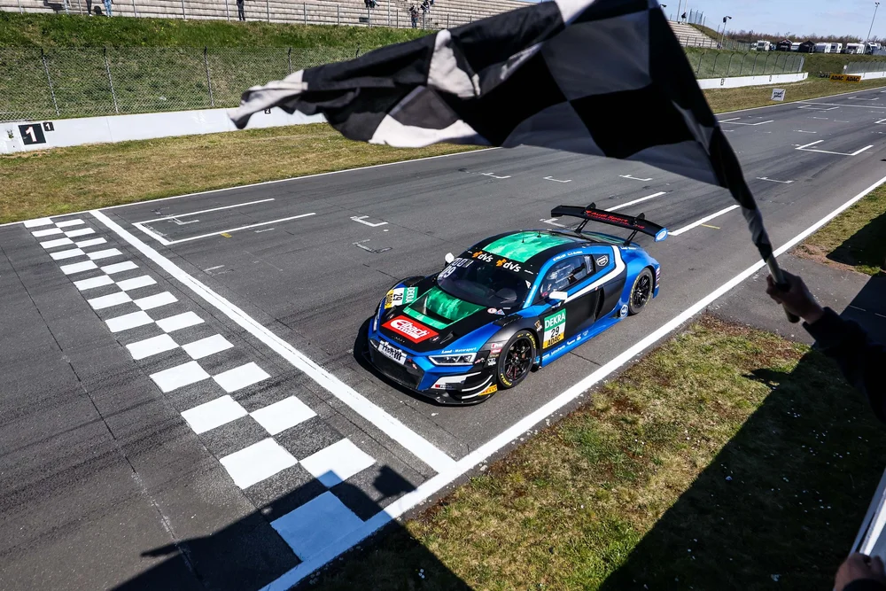 Audi-Piloten Feller/Owega mit eindrucksvollem Auftakterfolg in Oschersleben