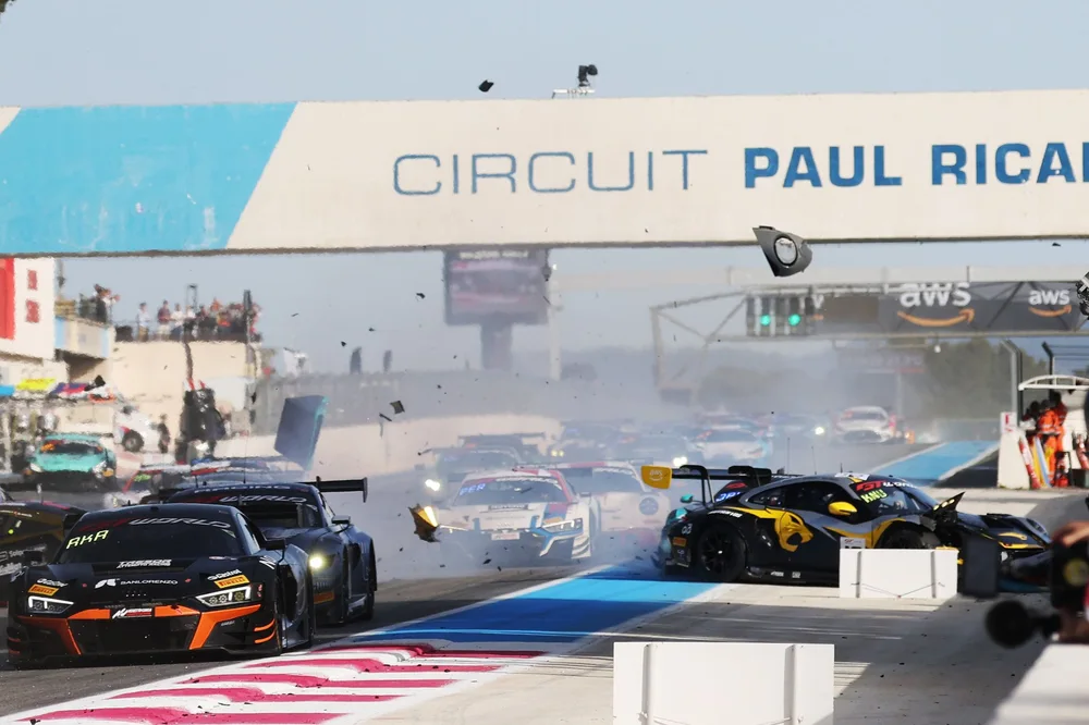 RENNEN: Comtoyou Racing lässt es spät werden, um Aston Martin einen aufregenden Saisonerfolg zum Saisonauftakt auf dem Circuit Paul Ricard zu sichern – Galerie 2 – Foto 3