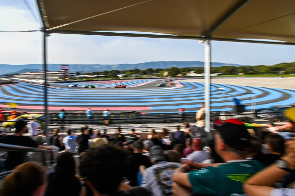 37.892 Zuschauer erleben die GT-Welt, während die Saison im Stil auf dem Circuit Paul Ricard startet – Galerie 2 – Foto 1