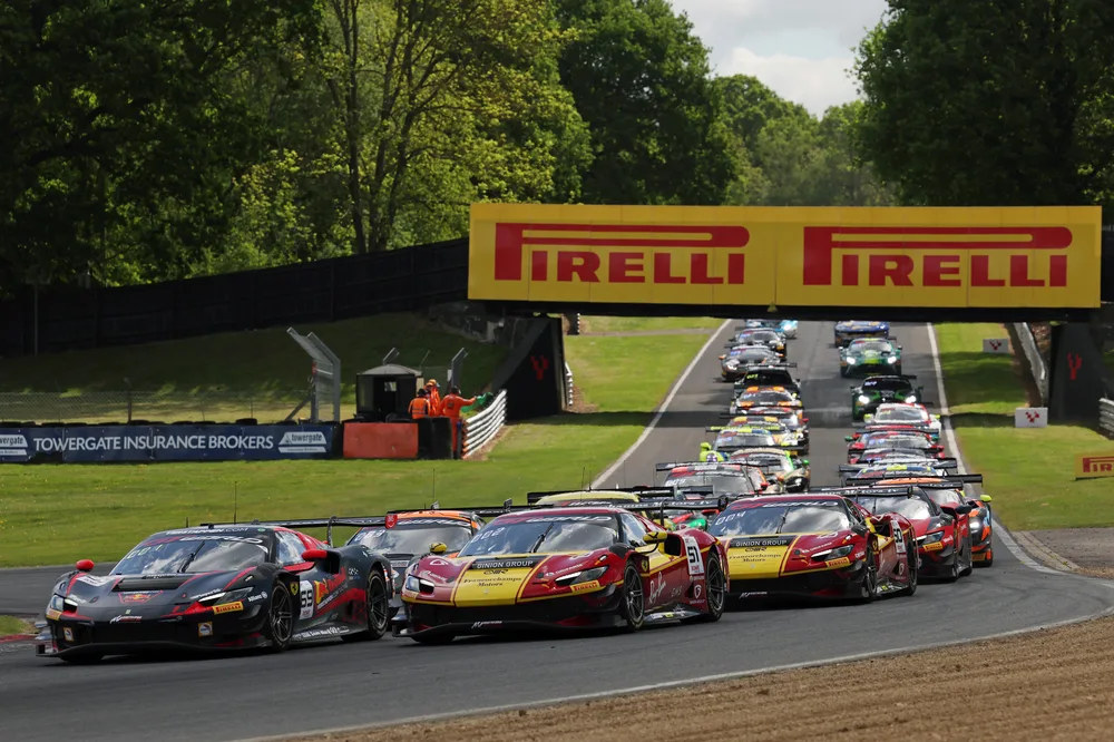 Alles, was Sie über den Saisonauftakt des Sprint Cup in Brands Hatch wissen müssen