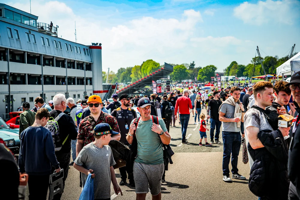 GT World bringt internationale Stars nach Brands Hatch zum Saisonauftakt des Sprint Cup – Galerie 2 – Foto 3
